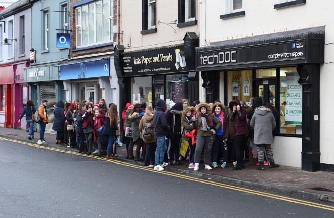 There was a large crowd queuing for Justin Beiber tickets at Tech Doc, Enniskillen last Thursday morning    RMG03