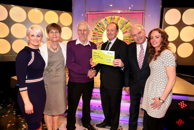 Thomas McManus from Garrison, Co. Fermanagh has won €61,000 on last Saturdays (30th January 2016) National Lottery Winning Streak game show on RTE.  Pictured here at the presentation of the winning cheques were from left: Sinead Kennedy, Winning Streak game show co-host; Roseanne Gallagher, the National Lottery ticket selling agent, Country Store and Post Office, Kiltyclogher, Co. Sligo ; Thomas McManus, the winning player; Declan Harrington, Head of Finance at the National Lottery who made the presentation; Marty Whelan, Winning Streak game show co-host; Aine Cullen, the National Lottery ticket selling agent, Country Store and Post Office, Kiltyclogher, Co. Sligo. Picture: Mac Innes Photography
